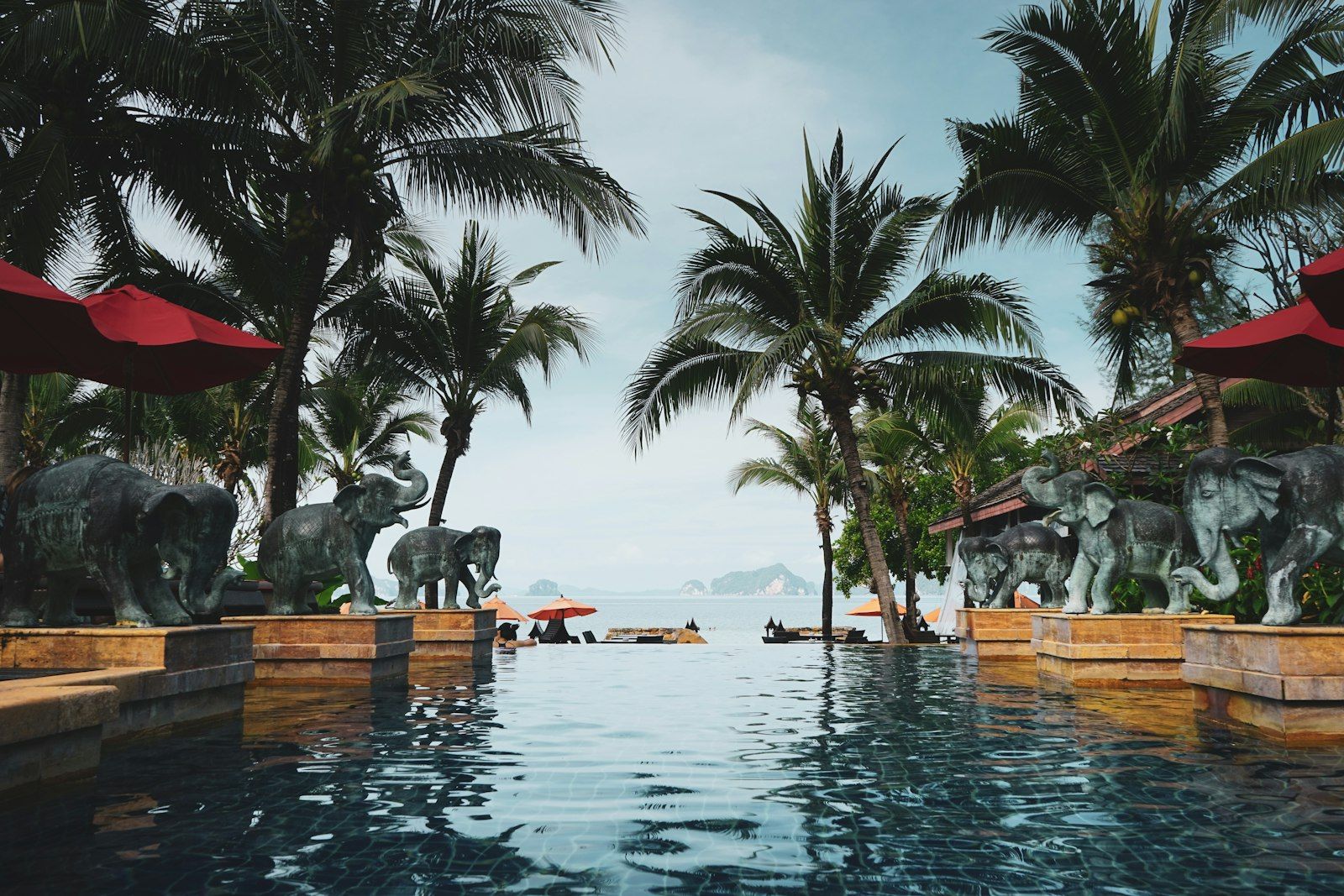 Thailand Resort Pool — Thailand Luxury Beach Retreat
